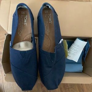 Navy blue Toms